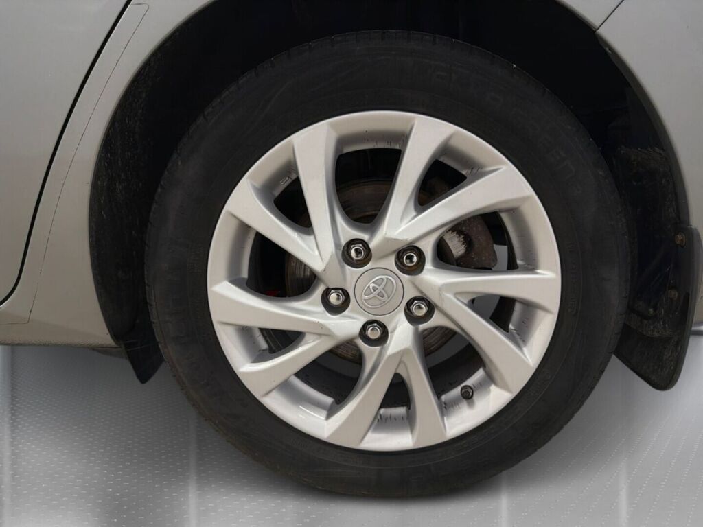 Toyota Auris 2018 Harmaa