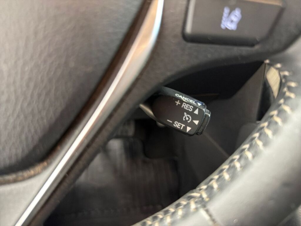 Toyota Auris 2018 Harmaa