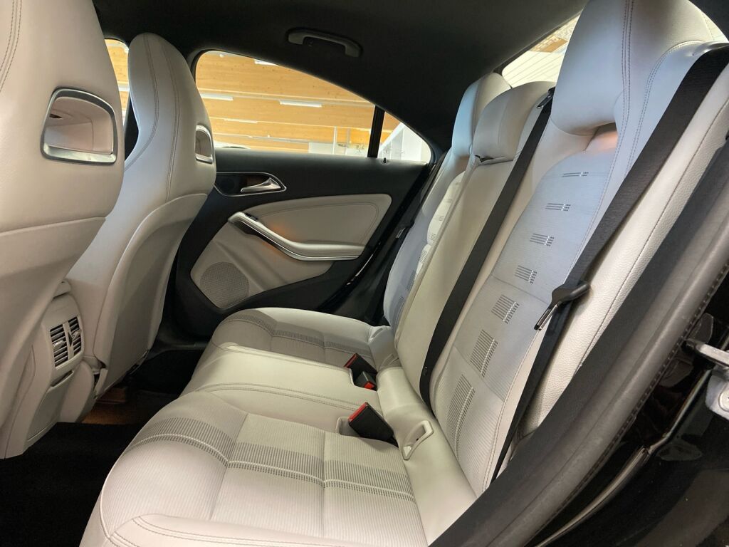 Mercedes-Benz CLA 2019 Musta