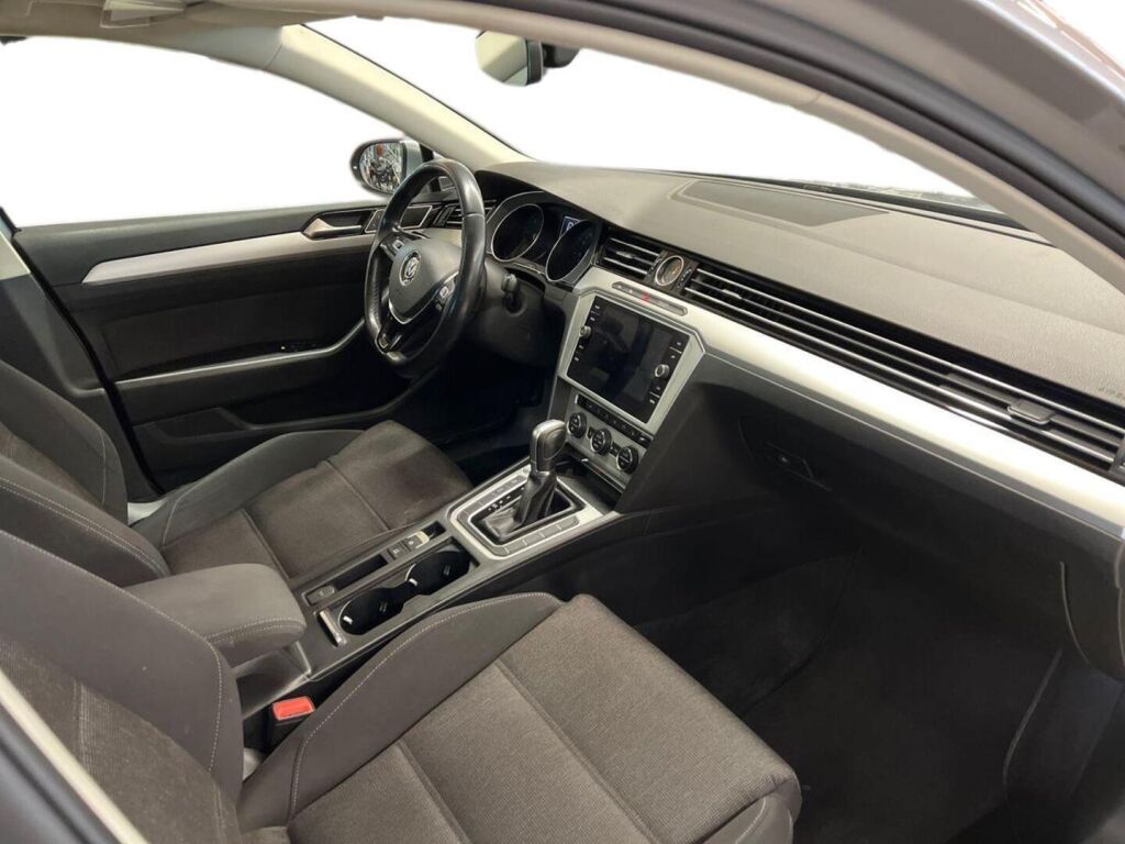 Volkswagen Passat 2018 Sininen