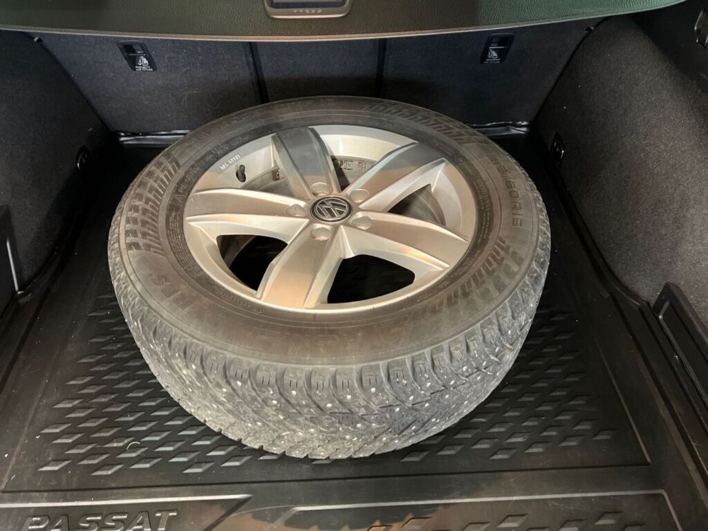 Volkswagen Passat 2018 Sininen