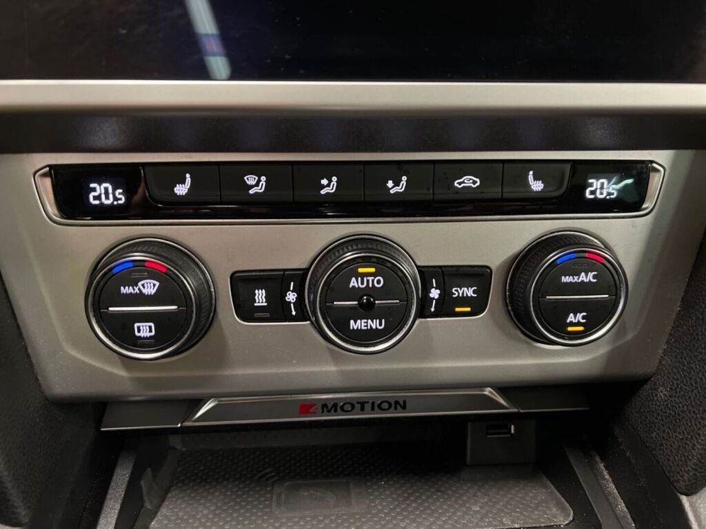 Volkswagen Passat 2018 Sininen