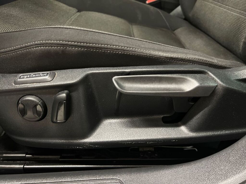 Volkswagen Passat 2018 Sininen