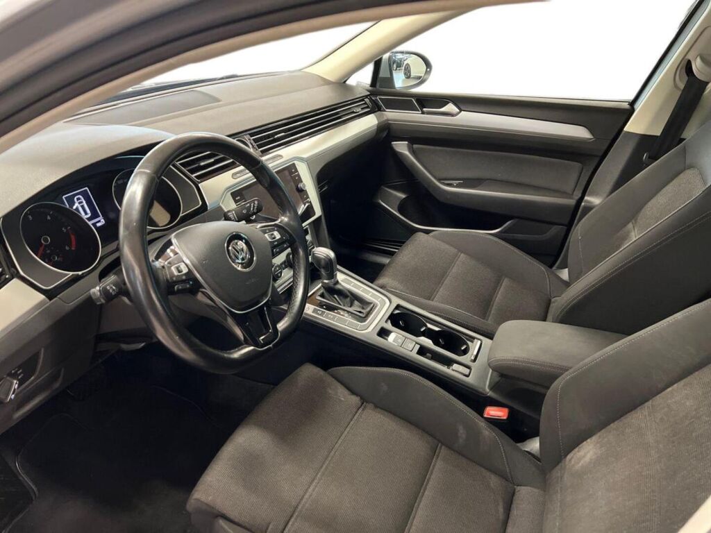 Volkswagen Passat 2018 Sininen