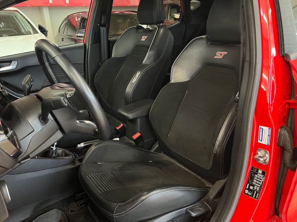 Ford Fiesta 2018 Punainen