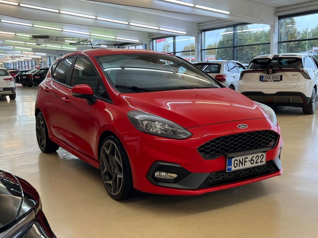 Ford Fiesta 2018 Punainen