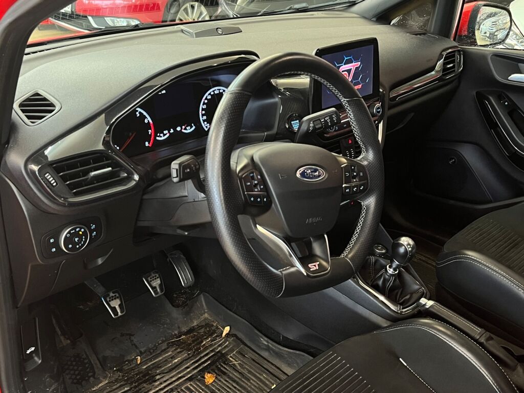 Ford Fiesta 2018 Punainen