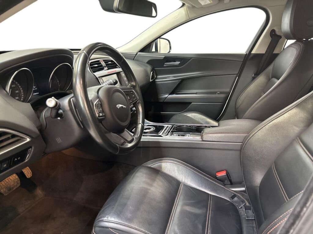 Jaguar XE 2015 Valkoinen