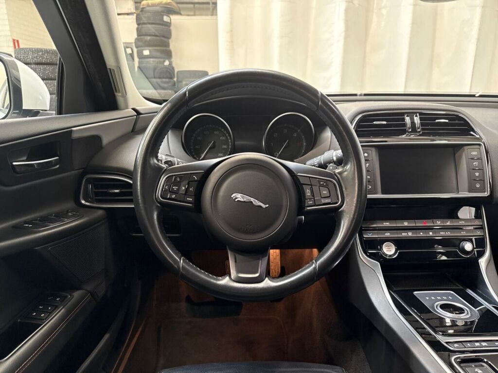 Jaguar XE 2015 Valkoinen