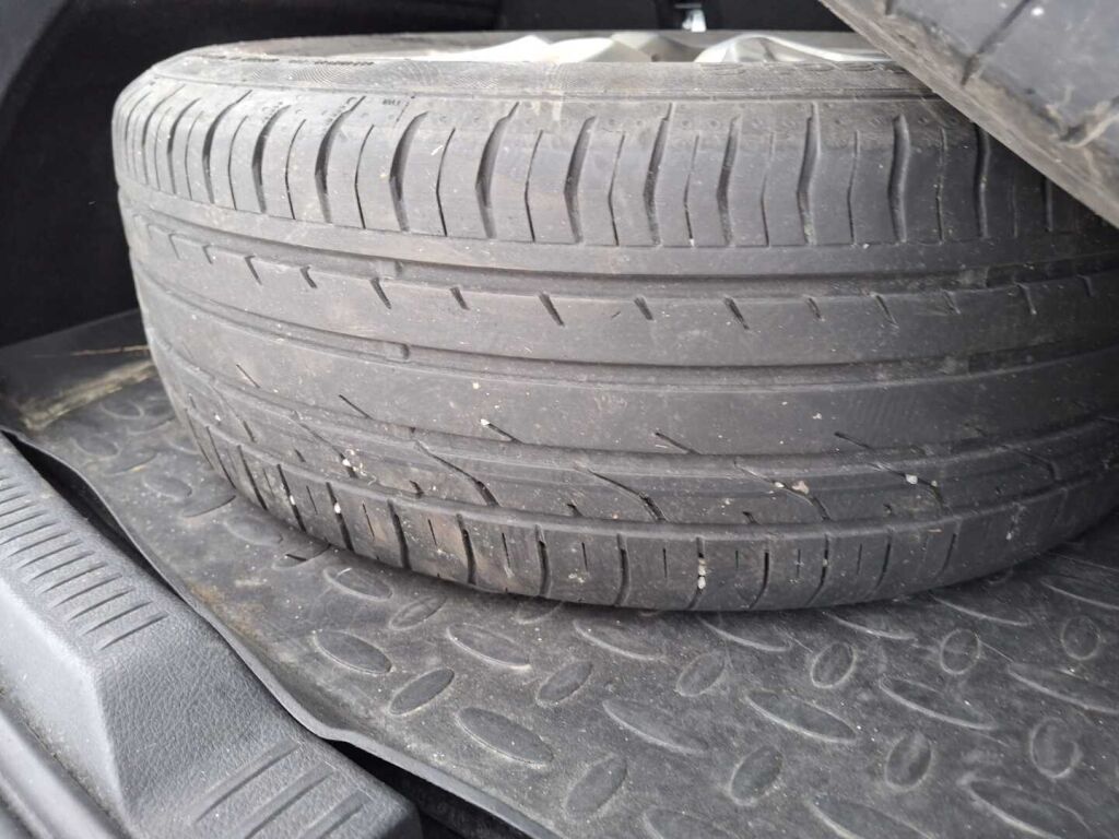 Toyota Auris 2018 Harmaa