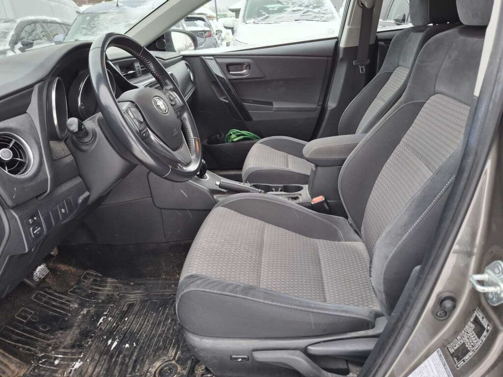 Toyota Auris 2018 Harmaa