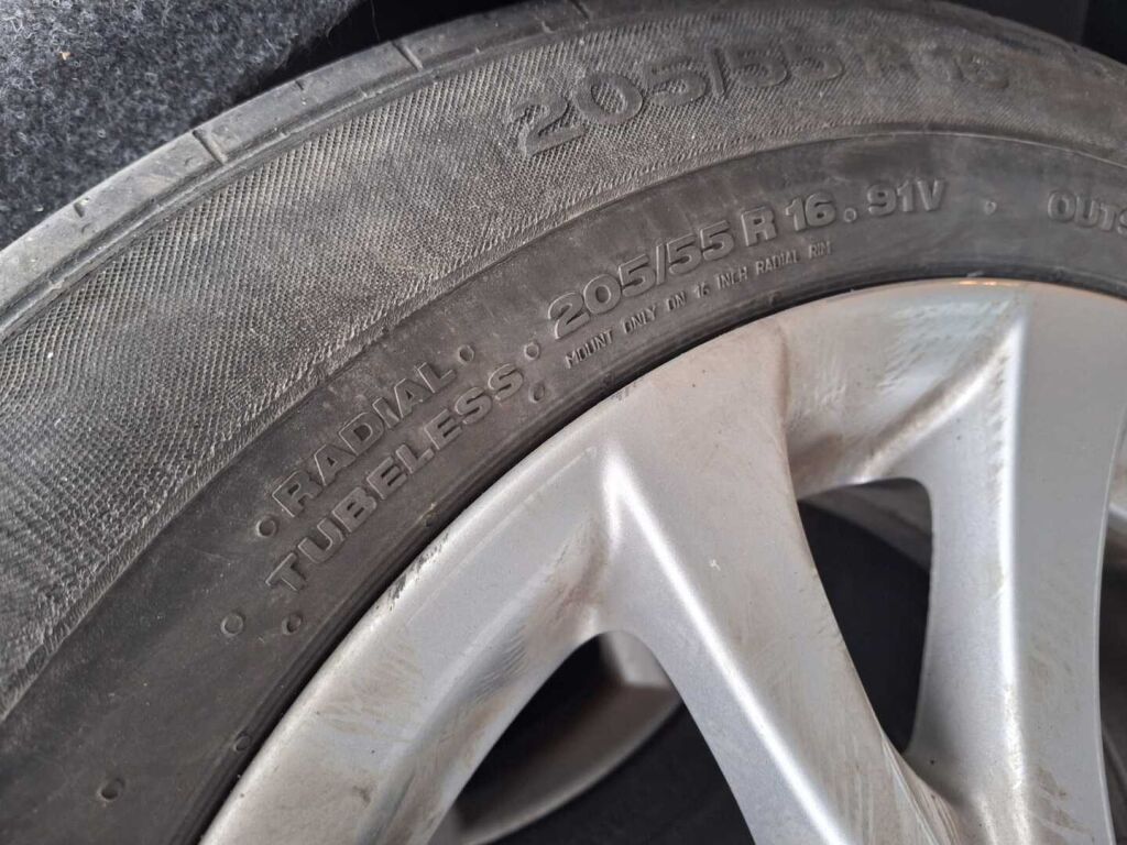 Toyota Auris 2018 Harmaa