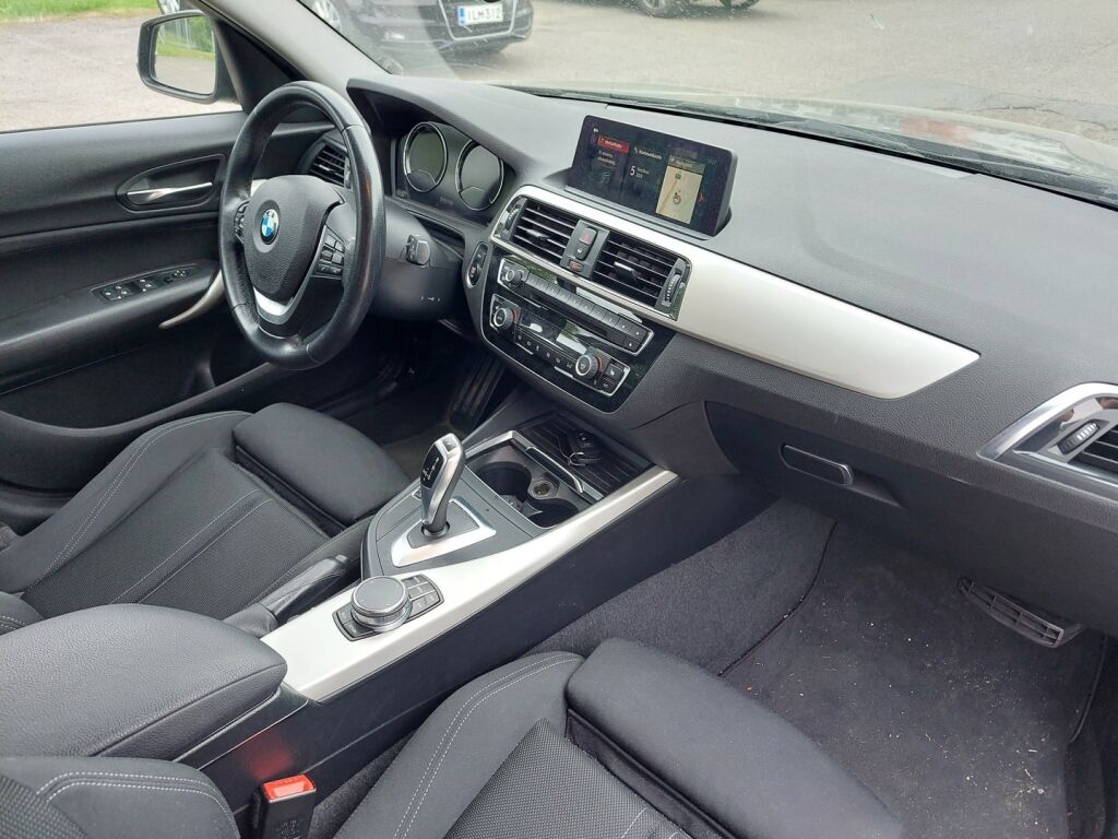 BMW 120 2018 Musta