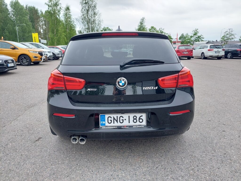 BMW 120 2018 Musta