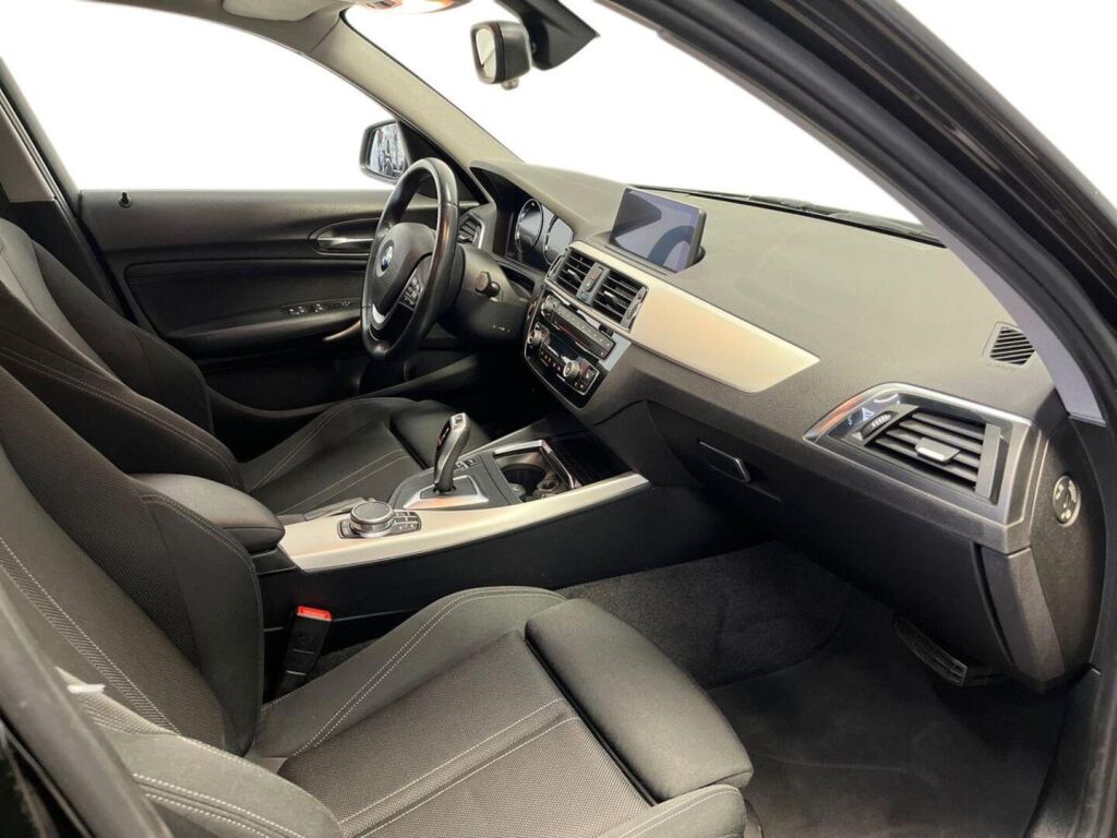 BMW 120 2018 Musta