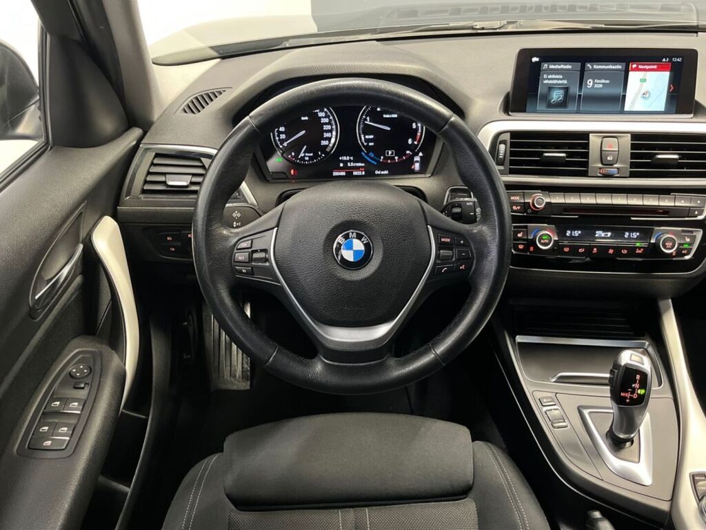 BMW 120 2018 Musta