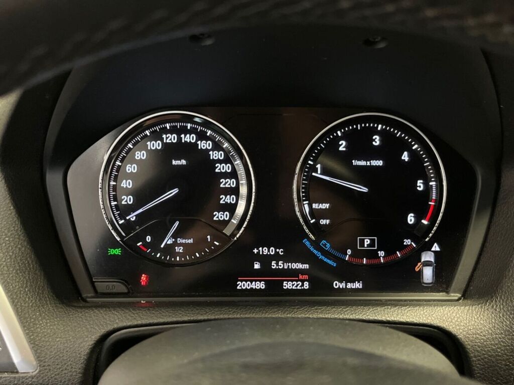 BMW 120 2018 Musta