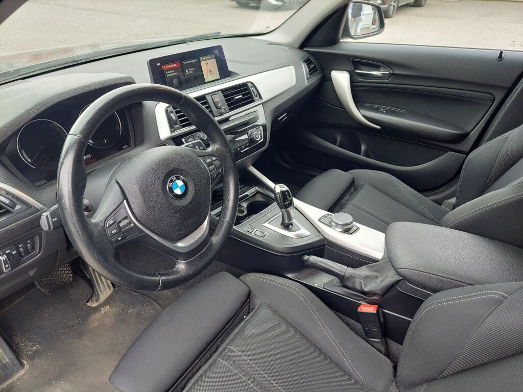 BMW 120 2018 Musta