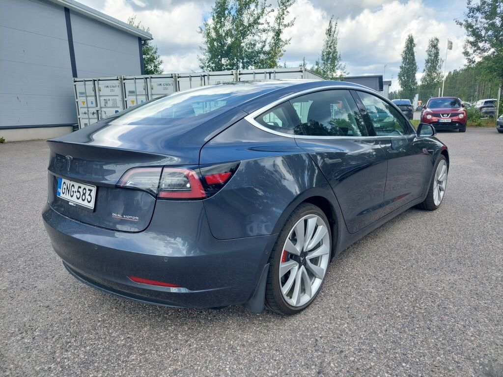 Tesla Model 3 2019 Harmaa
