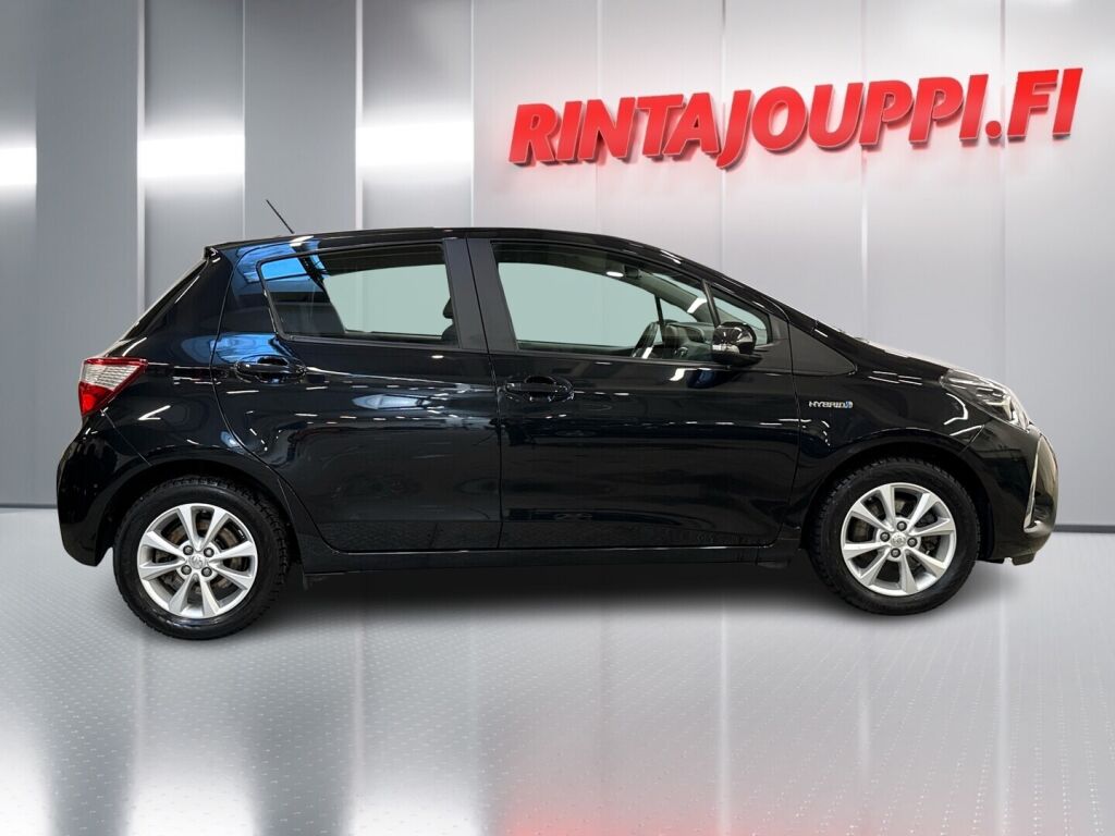 Toyota Yaris 2018 Musta