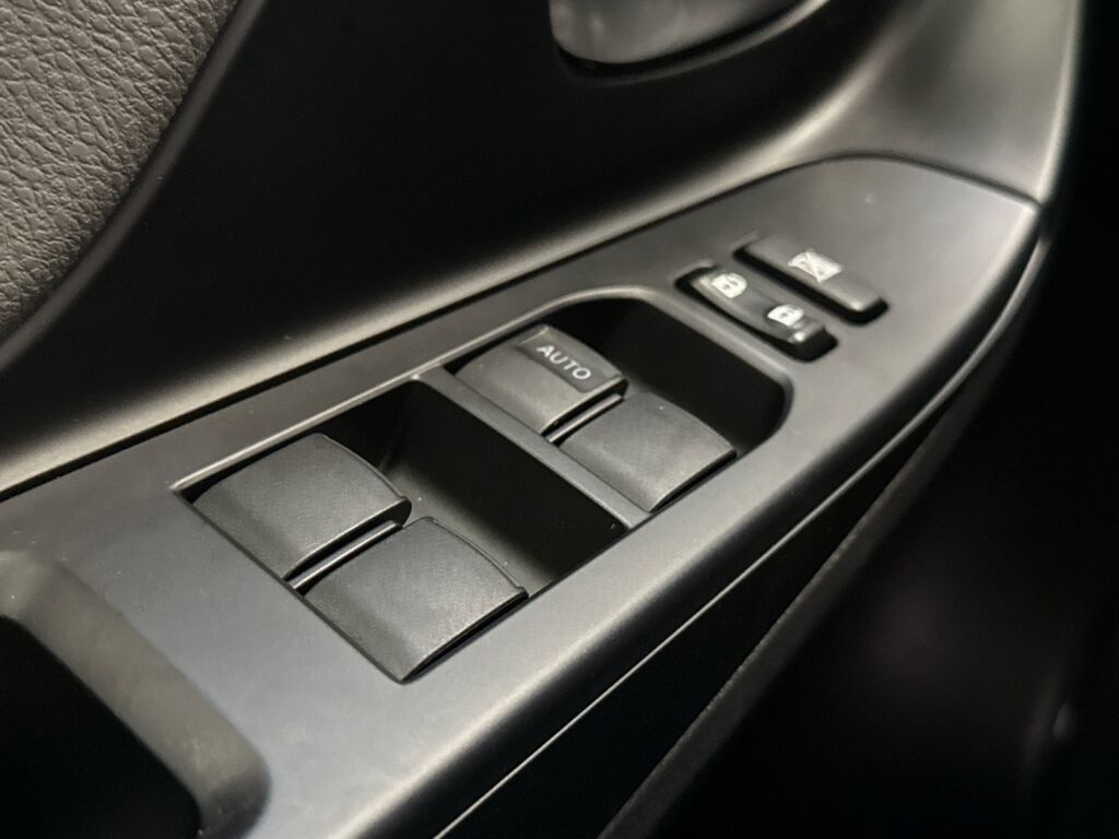 Toyota Yaris 2018 Musta