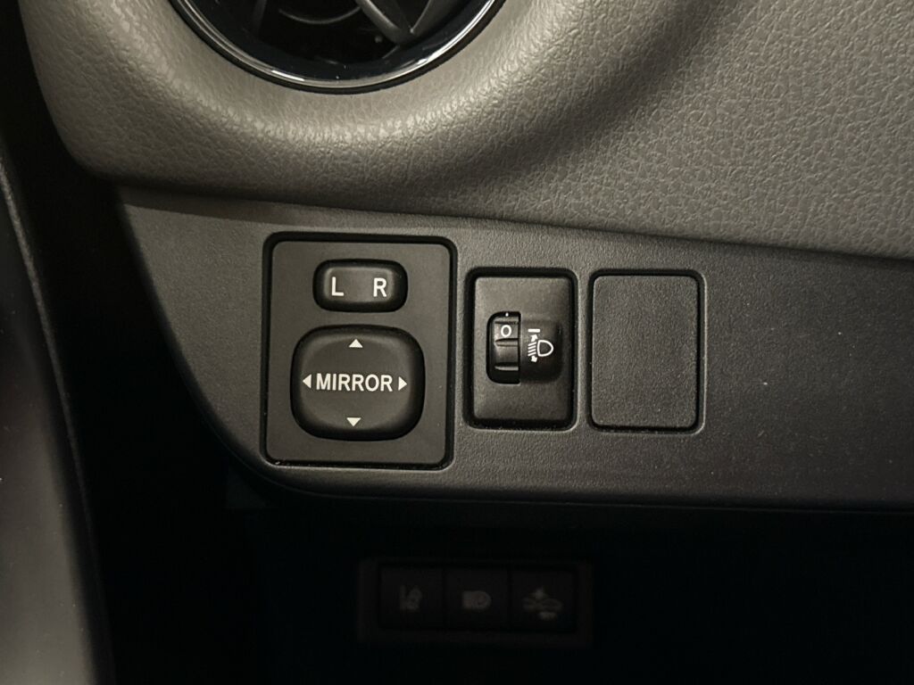 Toyota Yaris 2018 Musta