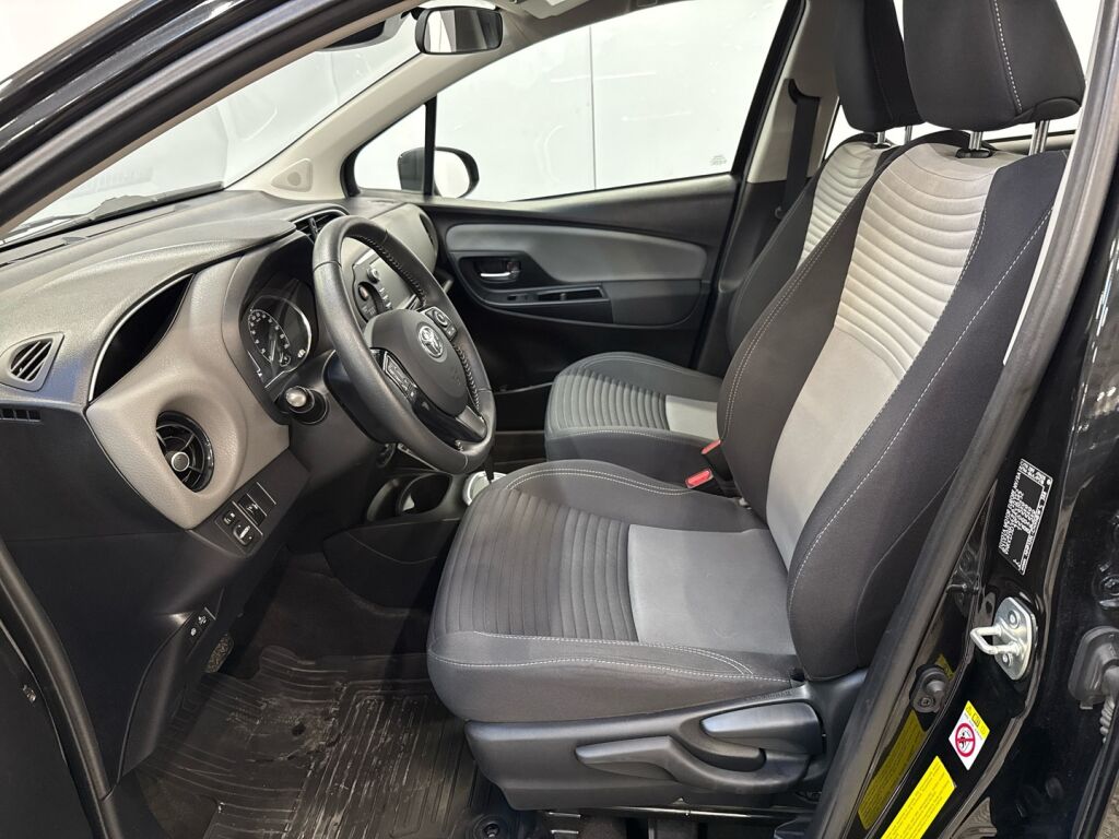 Toyota Yaris 2018 Musta