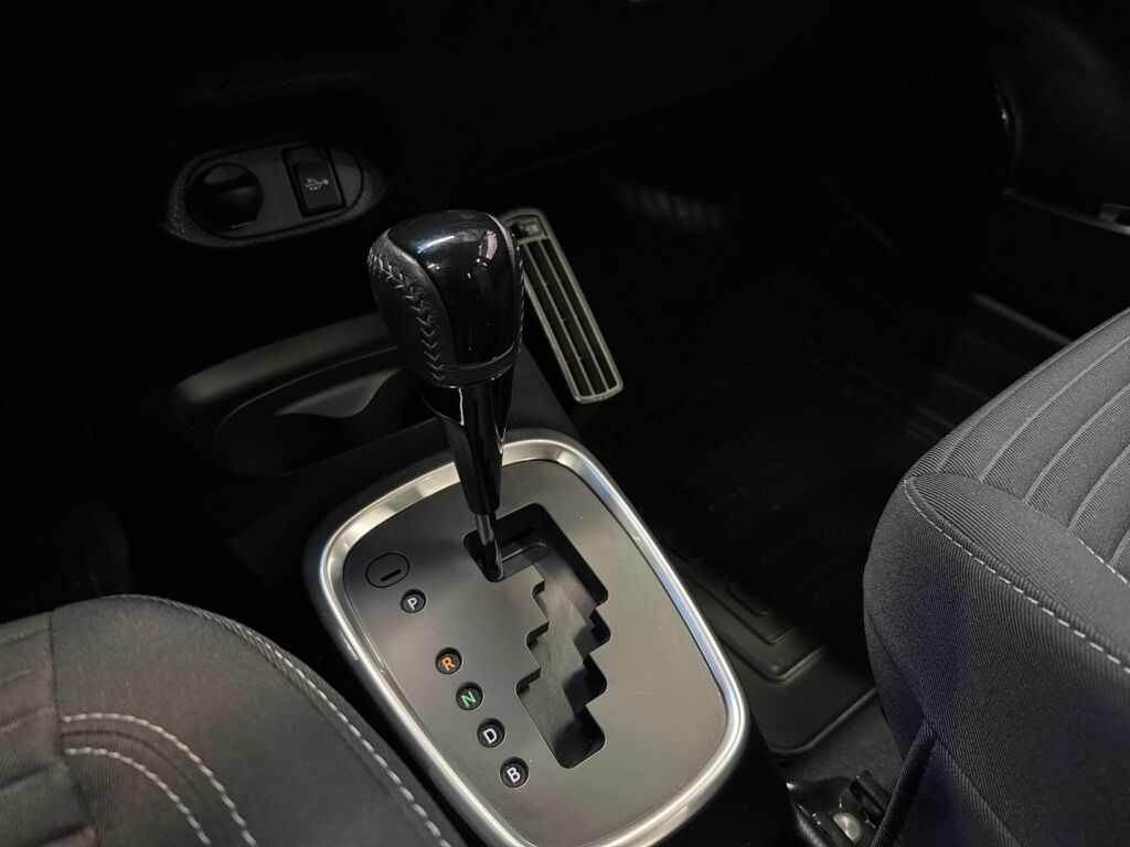 Toyota Yaris 2018 Musta