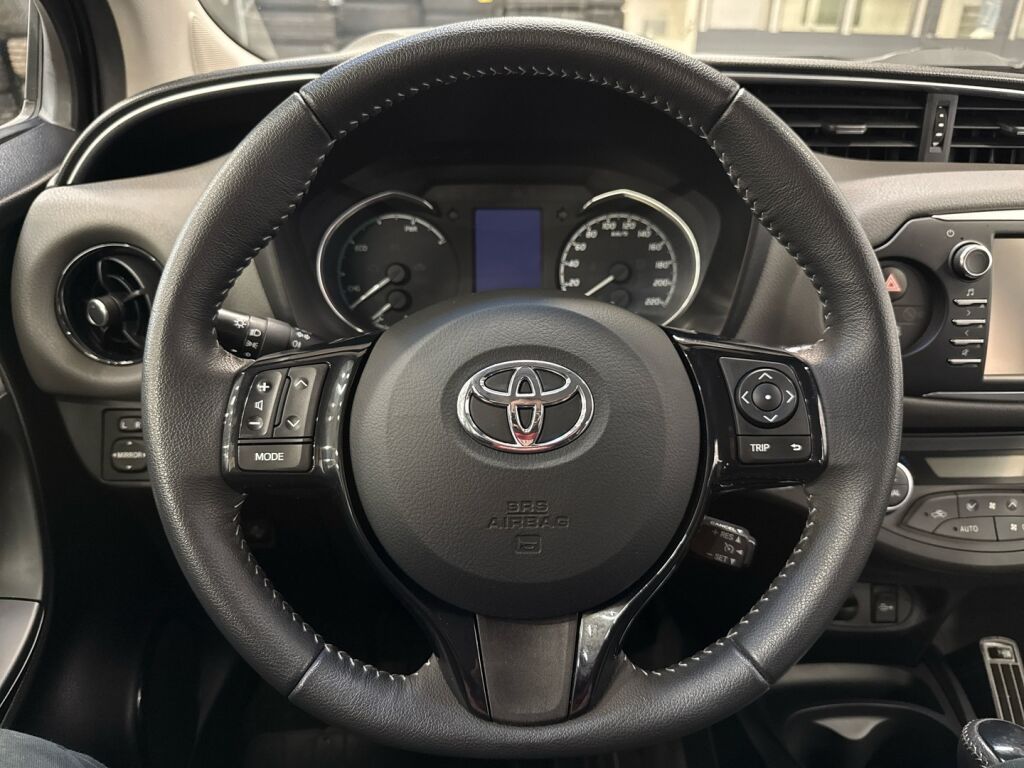 Toyota Yaris 2018 Musta