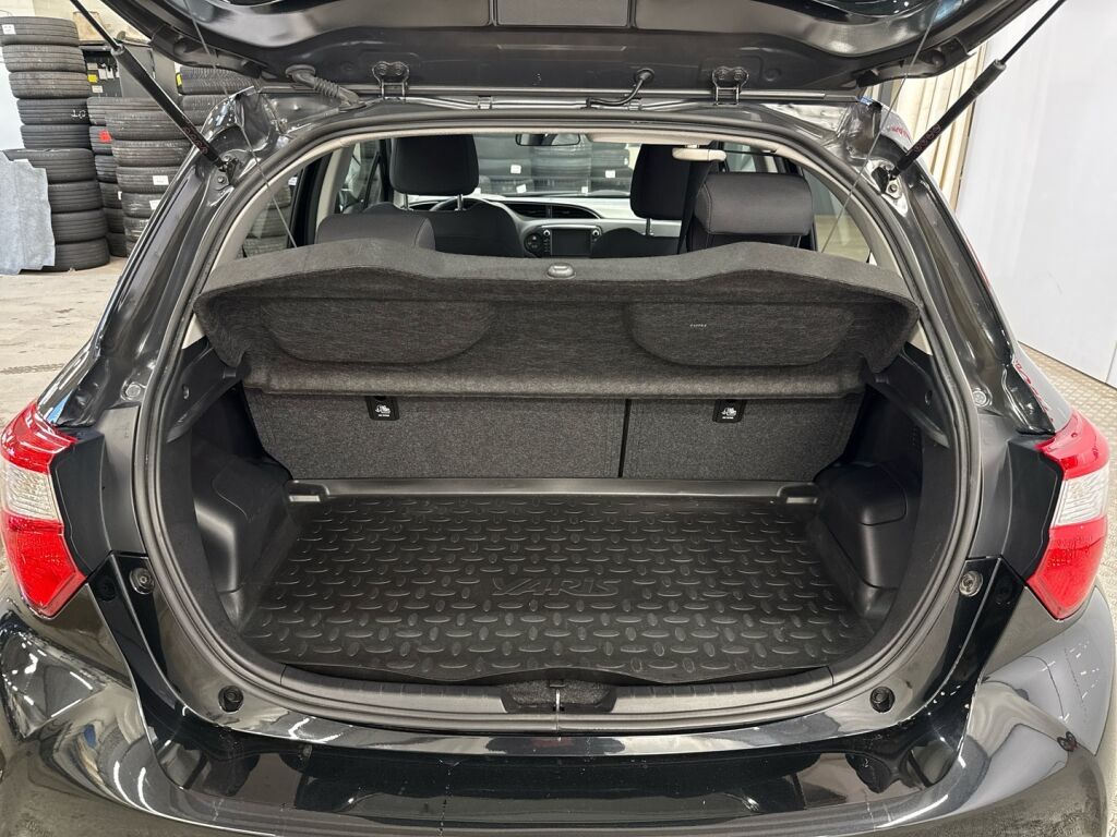 Toyota Yaris 2018 Musta