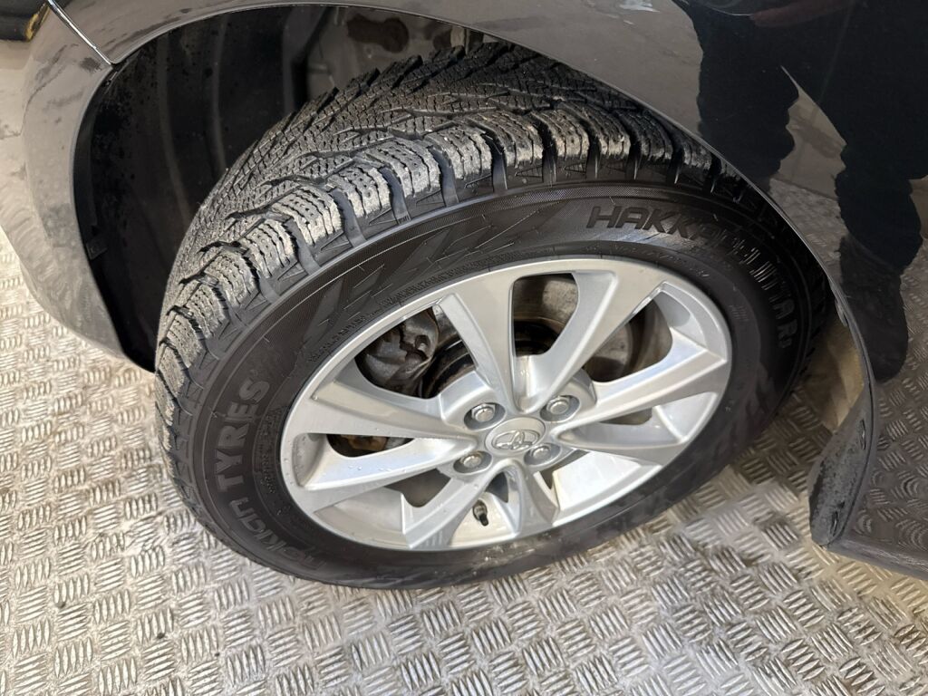 Toyota Yaris 2018 Musta