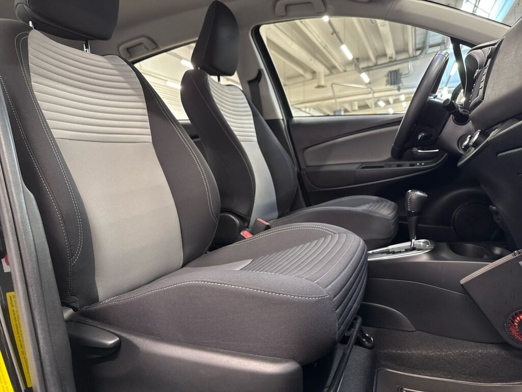 Toyota Yaris 2018 Musta