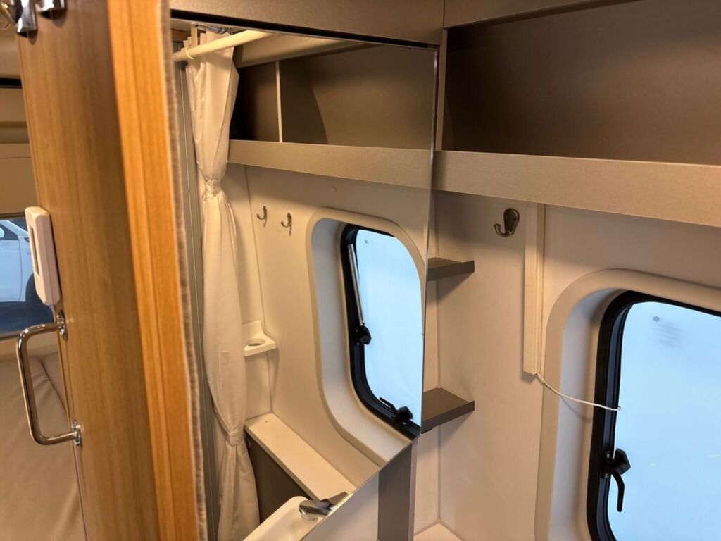 Adria Twin 600 SP 2018 Harmaa