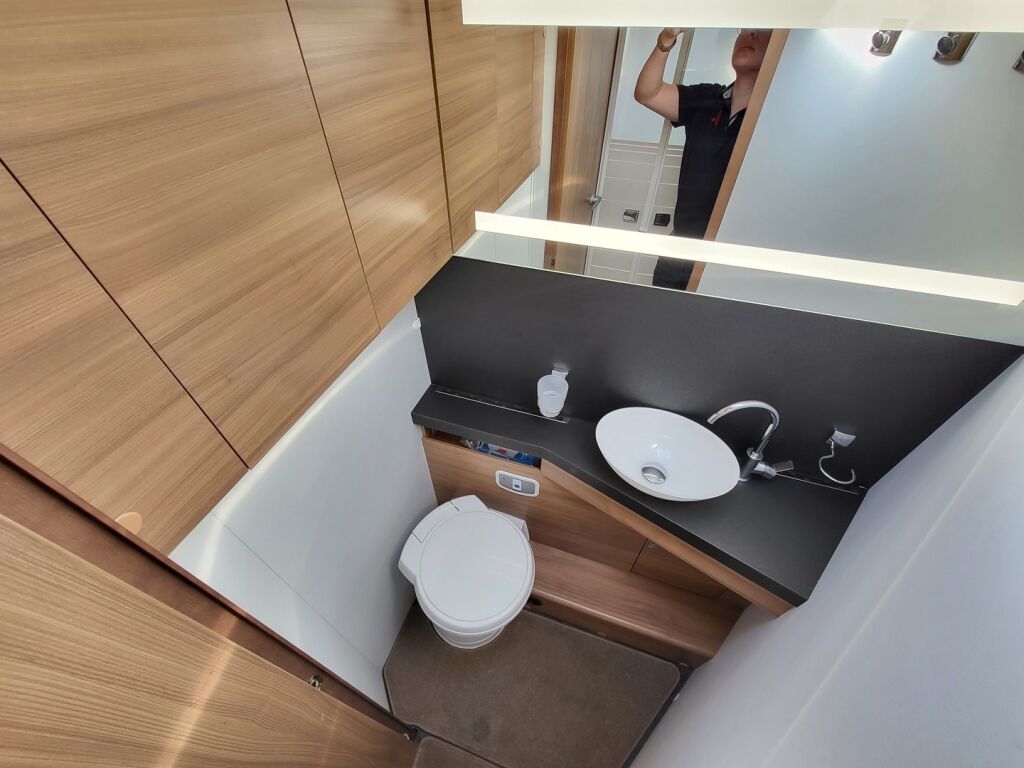 Adria Matrix Axess 670 SC 2019 Valkoinen