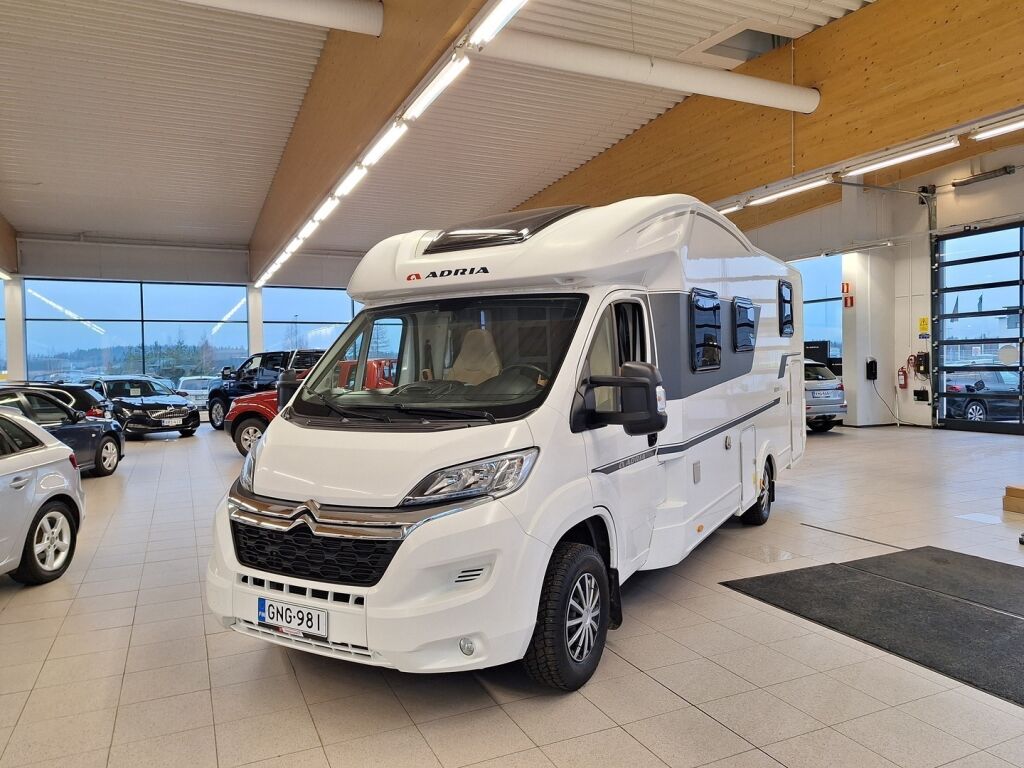 Adria Matrix Axess 670 SC 2019 Valkoinen