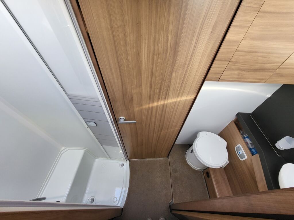 Adria Matrix Axess 670 SC 2019 Valkoinen