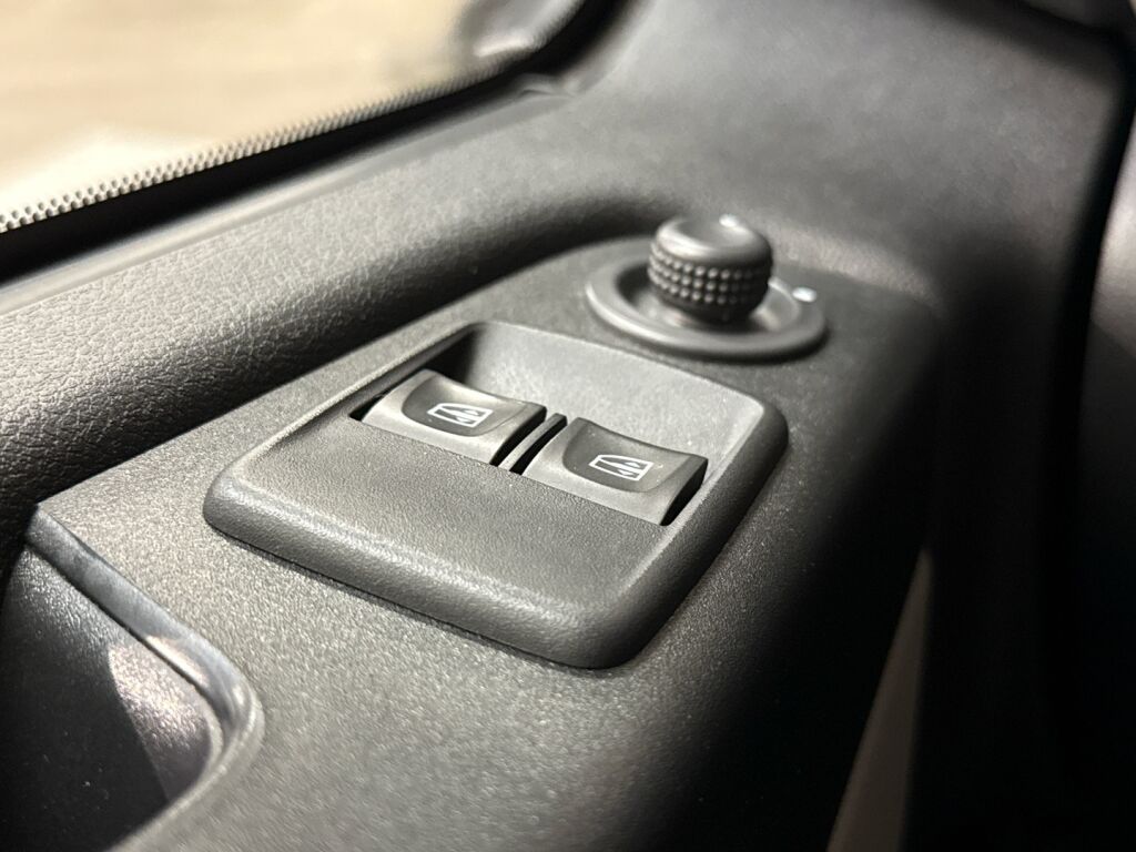 Nissan NV300 2019 Sininen