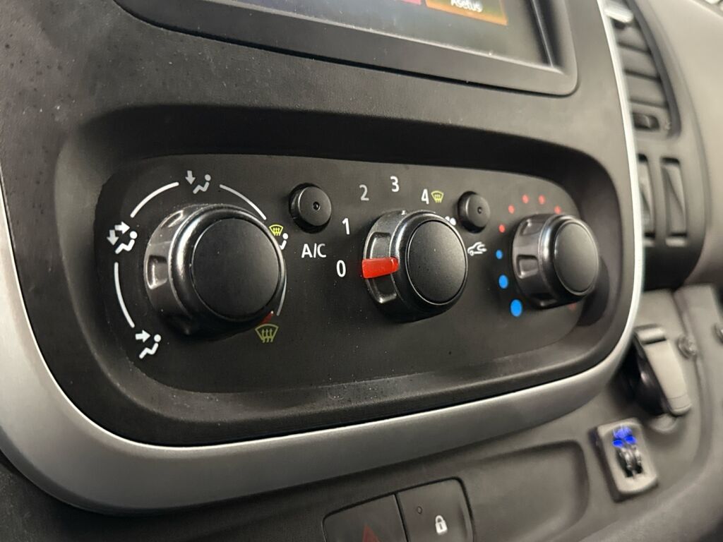 Nissan NV300 2019 Sininen