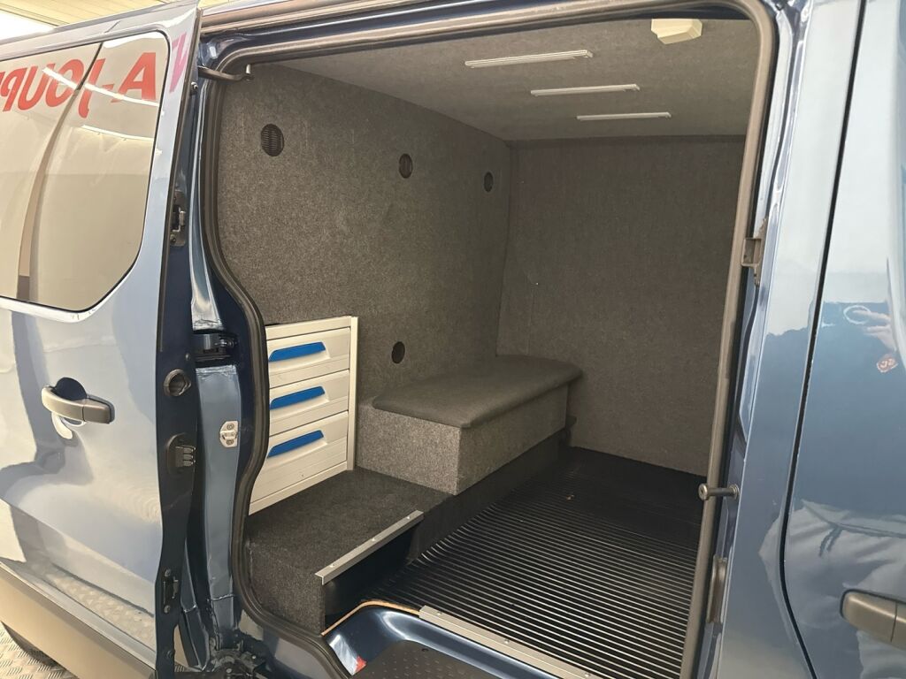 Nissan NV300 2019 Sininen