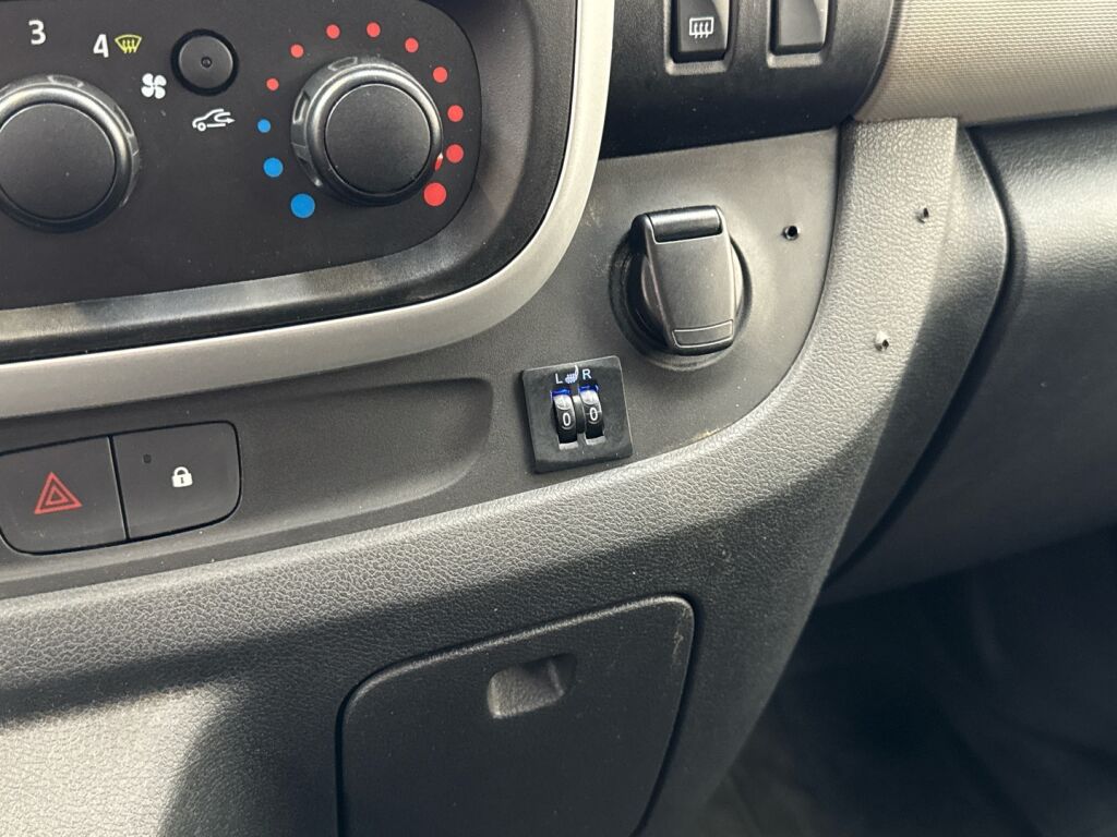 Nissan NV300 2019 Sininen