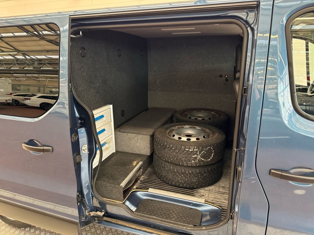 Nissan NV300 2019 Sininen