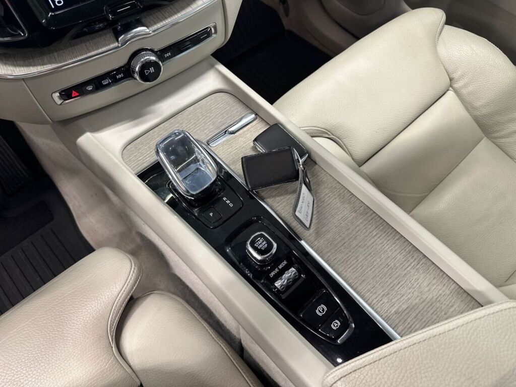 Volvo XC60 2019 Musta