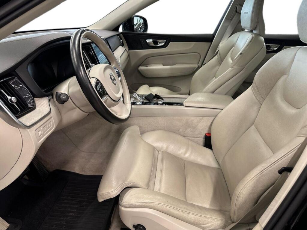 Volvo XC60 2019 Musta