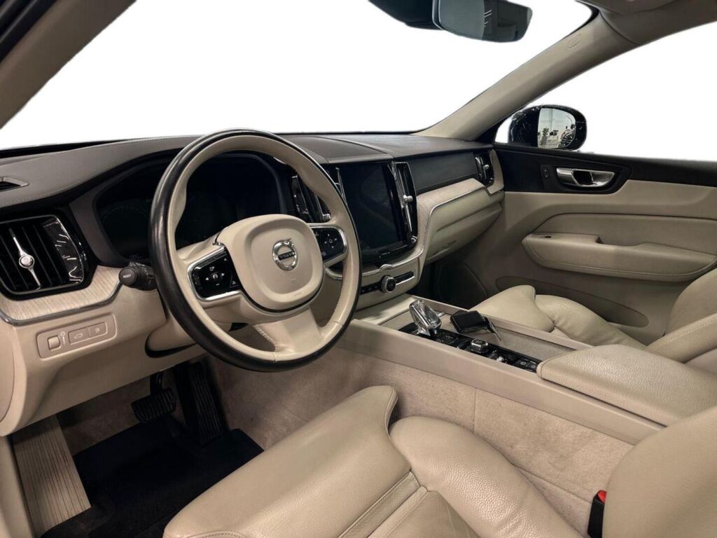 Volvo XC60 2019 Musta