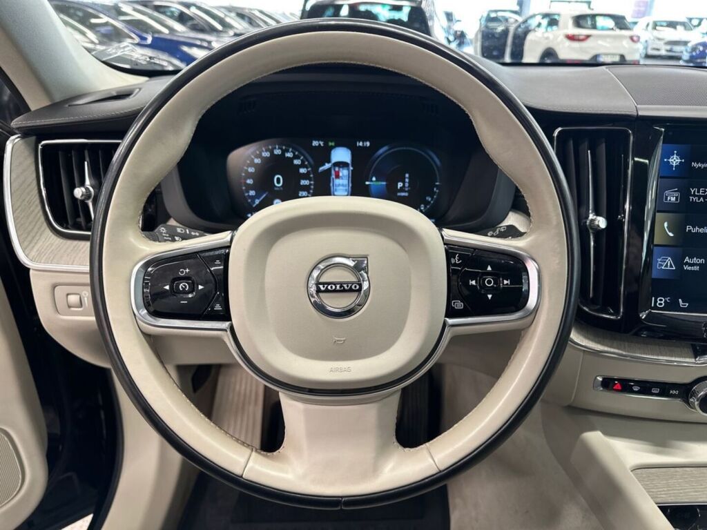 Volvo XC60 2019 Musta