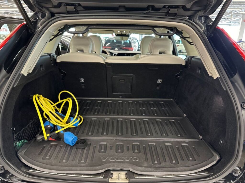 Volvo XC60 2019 Musta