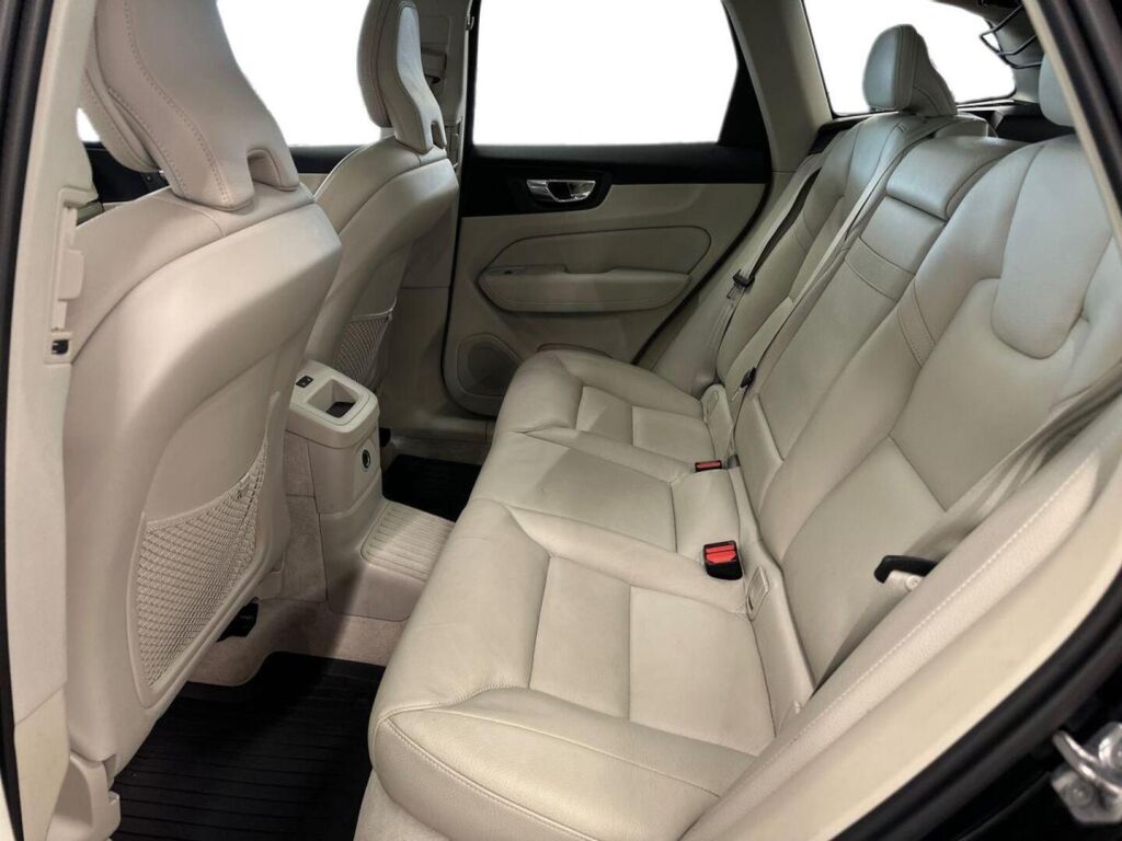 Volvo XC60 2019 Musta