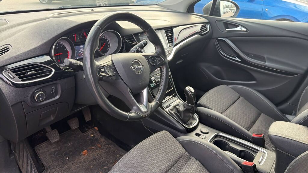 Opel Astra 2020 Musta