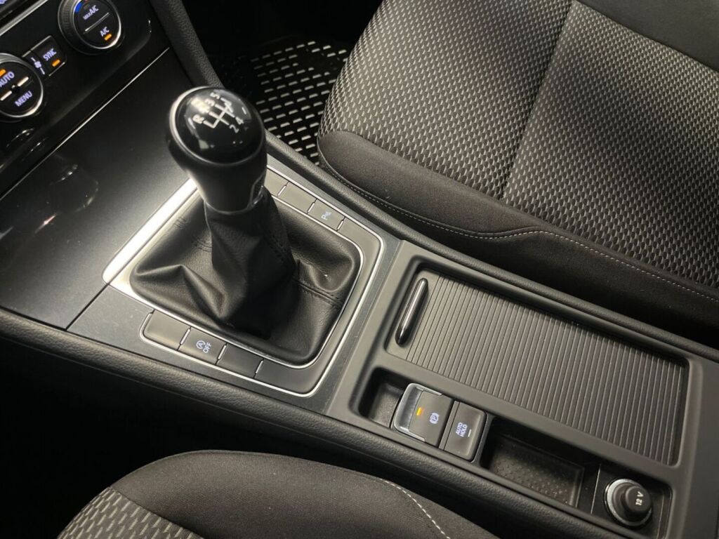 Volkswagen Golf 2019 Harmaa