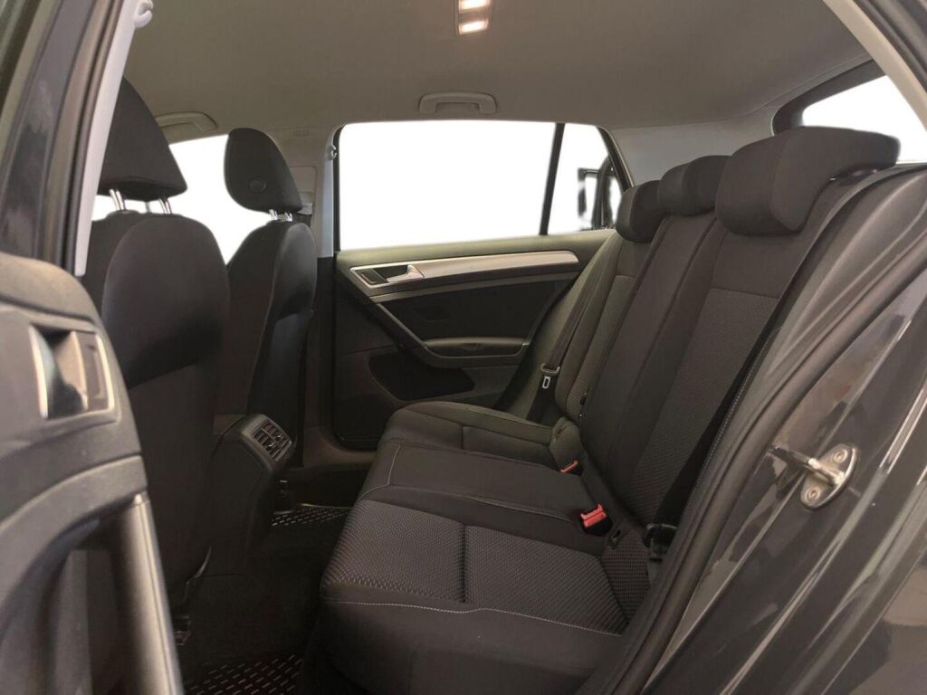 Volkswagen Golf 2019 Harmaa